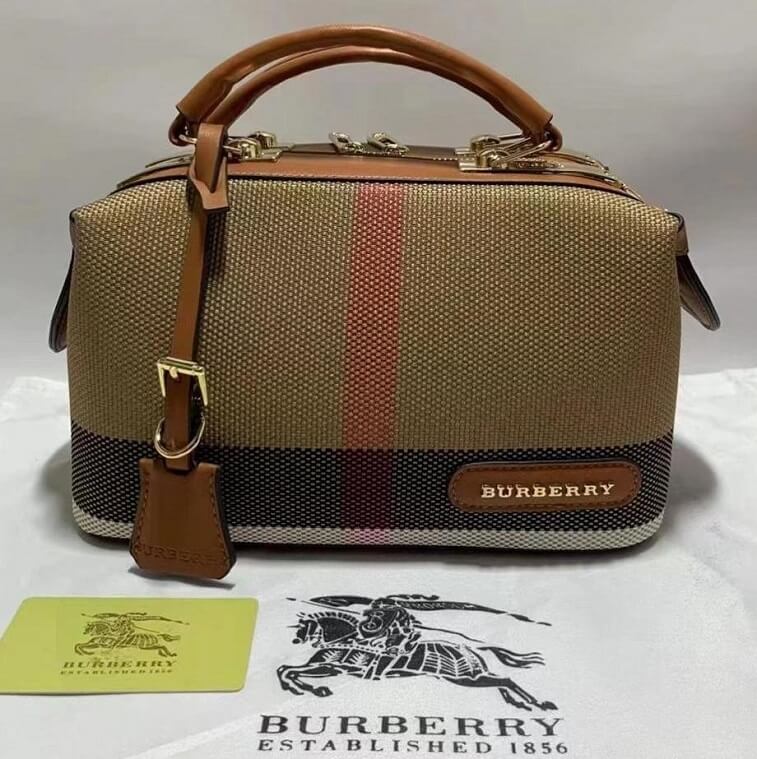 Burberry Women Clutch Handbag with Brand Logo in AjmanShop