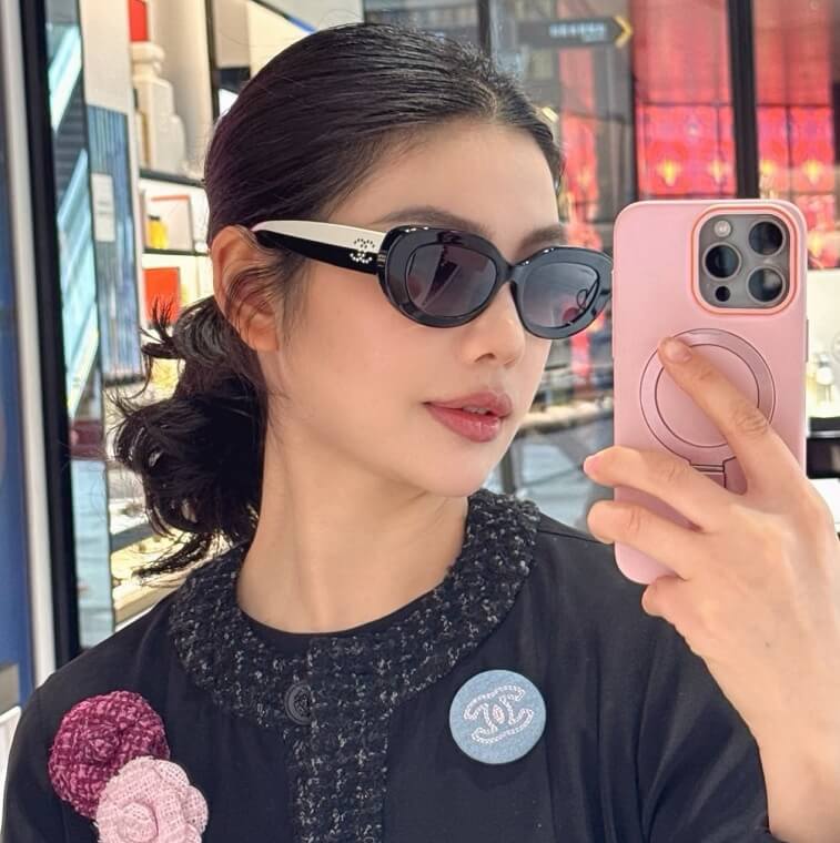 Chanel Sunglass Model Photo - AjmanShop