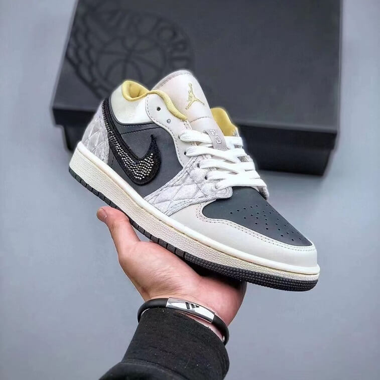 Jordan 1 Low Sneakers - AjmanShop